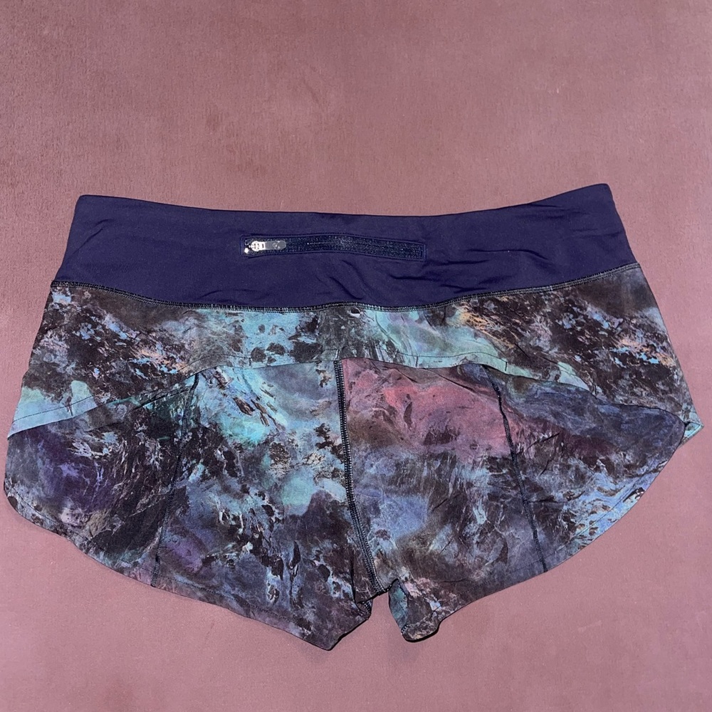 EUC lululemon speed short, low-rise 2.5”, Radiant Multi/Midnight Navy, Size 8